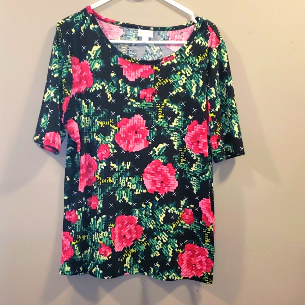 LuLaRoe GiGi Top